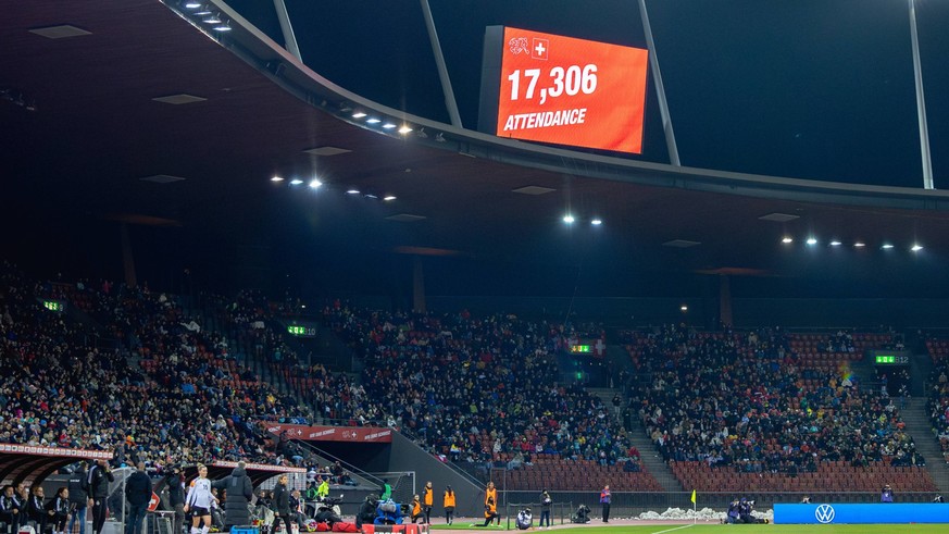 Zurich, Switzerland, November 29st 2024: Spectator record during the Friendly Womens match between Switzerland and Germany at Letzigrund in Zurich, Switzerland. Philipp Kresnik Philipp Kresnik / SPP P ...