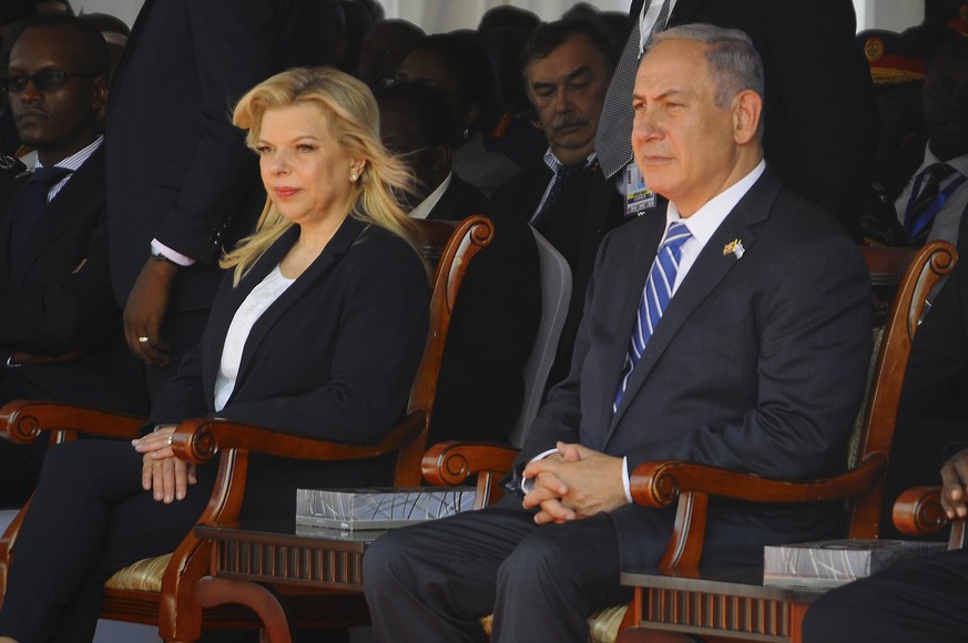 Netanjahu und seine Frau an der Gedenkfeier am Flughafen von Entebbe.&nbsp;