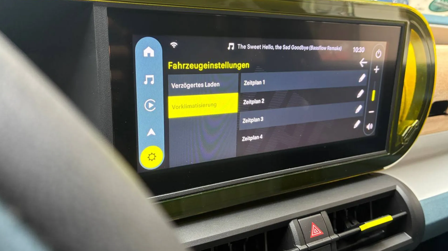 Vorklimatisierung im Fiat Grande Panda Elektro: Damit lässt sich der Innenraum vor Abfahrt auf Temperatur bringen.