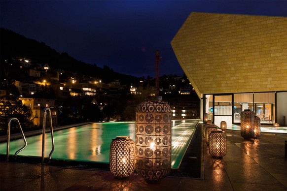 Die Therme FORTYSEVEN bietet dir eine entspannende Oase mit modernen Wellness-Einrichtungen.
