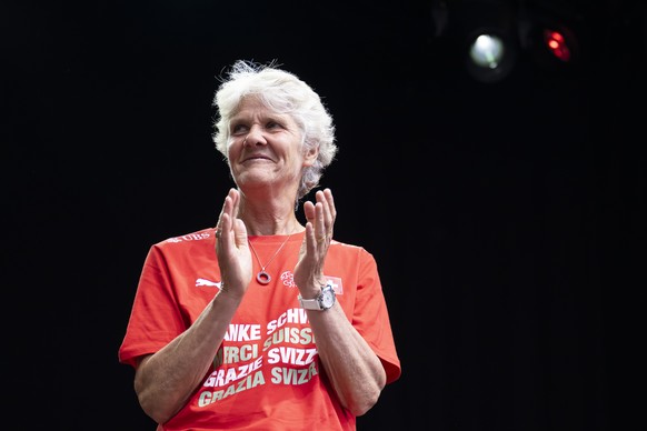 Switzerland&#039;s head coach Pia Sundhage of Sweden applauded during a thank you and farewell event at the Fan Zone and public viewing on Federal Square (Bundesplatz), after the elimination of the Sw ...