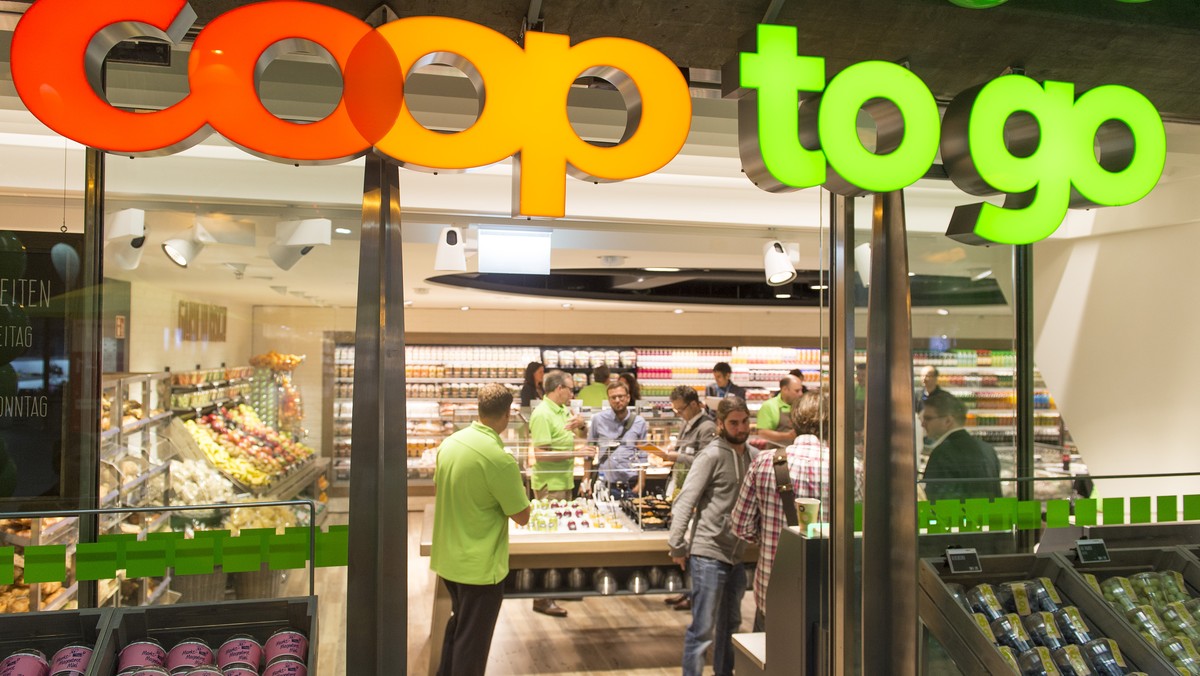 Saft für unterwegs: Der erste «Coop to go» öffnete letzten Sommer.