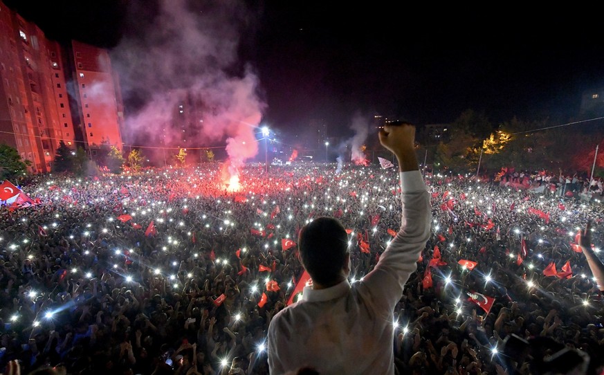 epa07669626 A handout photo made available by the CHP Press office shows newly elected Istanbul Mayor Ekrem Imamoglu of Republican People&#039;s Party (CHP) greets his supporters as they gather during ...