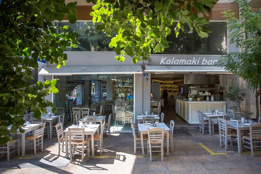 http://www.greekguide.com/en/athens/kalamaki-bar/e/753139478860 bar kalamaki athen griechenland souvlaki food essen reisen baroni