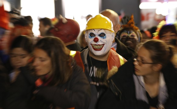 epa07134462 A person dressed in a costume marches during the 45th annual Greenwich Village Halloween Parade in New York, New York, USA, 31 October 2018. EPA/JASON SZENES