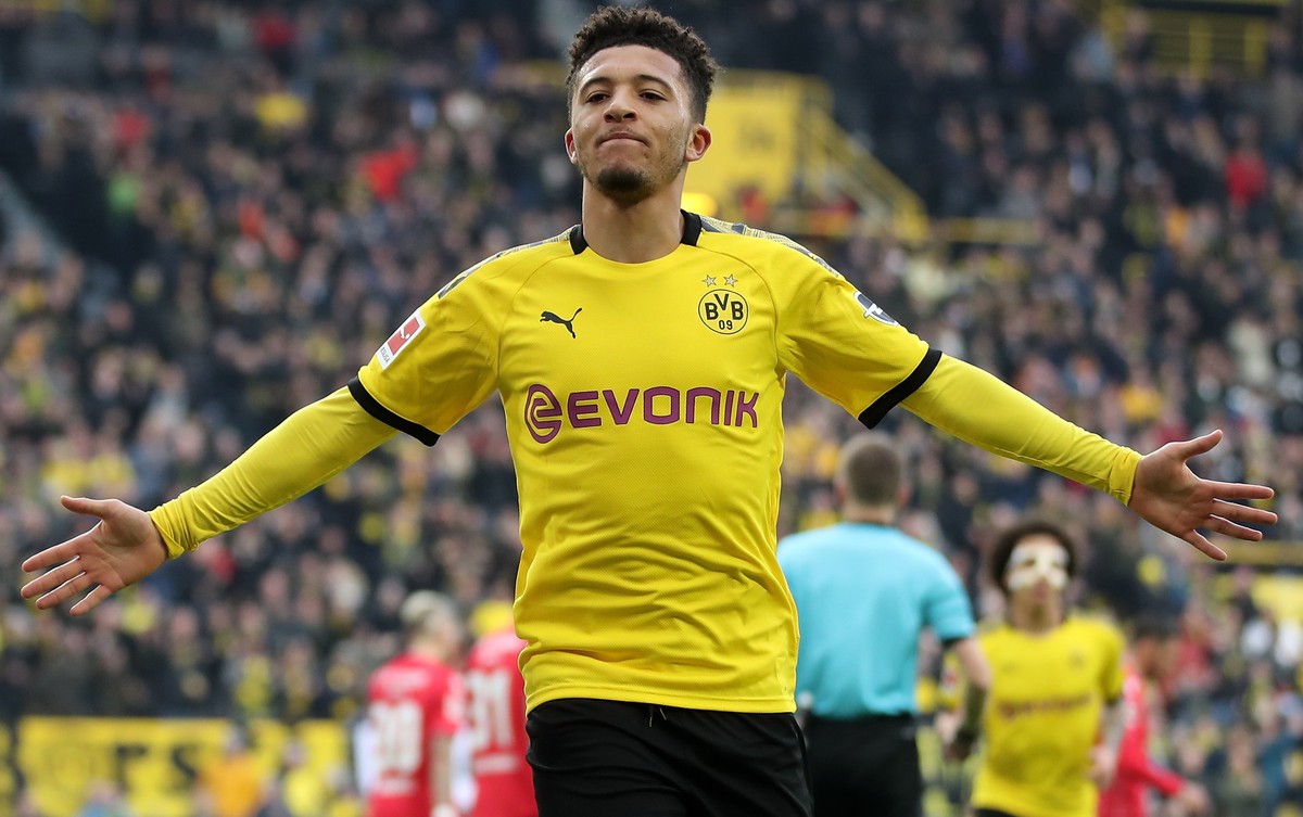 epa08185066 Dortmund's Jadon Sancho celebrates after scoring during the German Bundesliga soccer match between Borussia Dortmund and 1. FC Union Berlin in Dortmund, Germany, 01 February 2020. EPA ...
