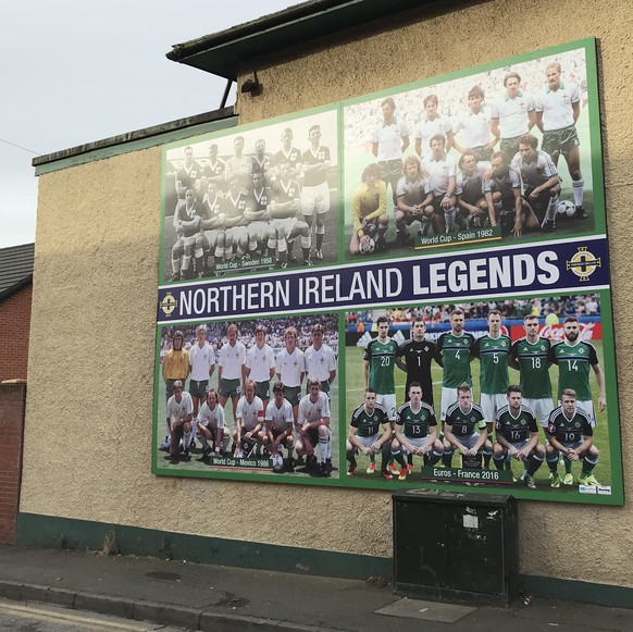 Aus Schweizer Sicht ist zu hoffen, dass dieses Mural nicht erweitert werden muss: Es zeigt die vier nordirischen Nationalteams, die es an ein grosses Turnier geschafft haben.
