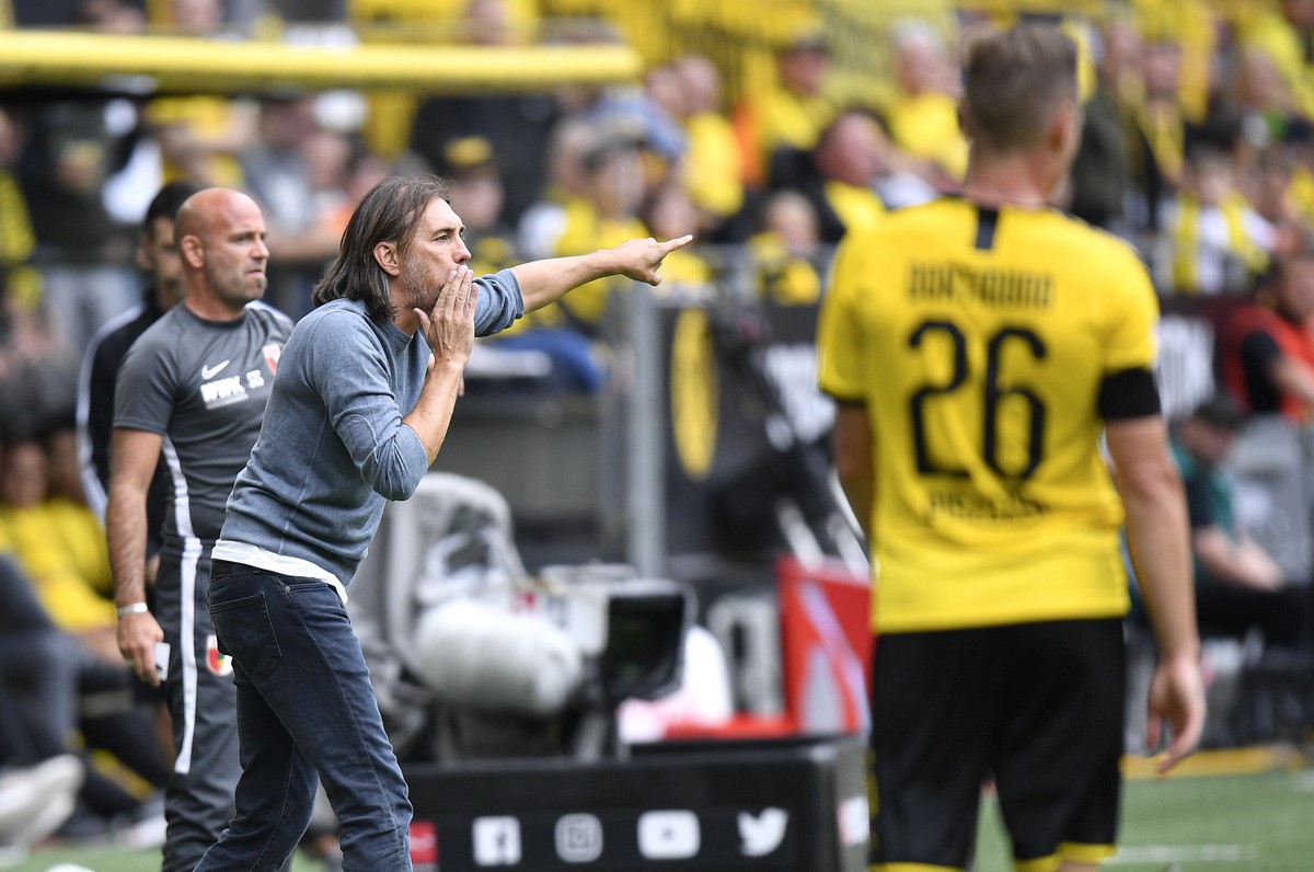 Augsburg's head coach Martin Schmidt shouts during the German Bundesliga soccer match between Borussia Dortmund and FC Augsburg at the Signal Iduna Park stadium in Dortmund, Germany, Saturday, Au ...