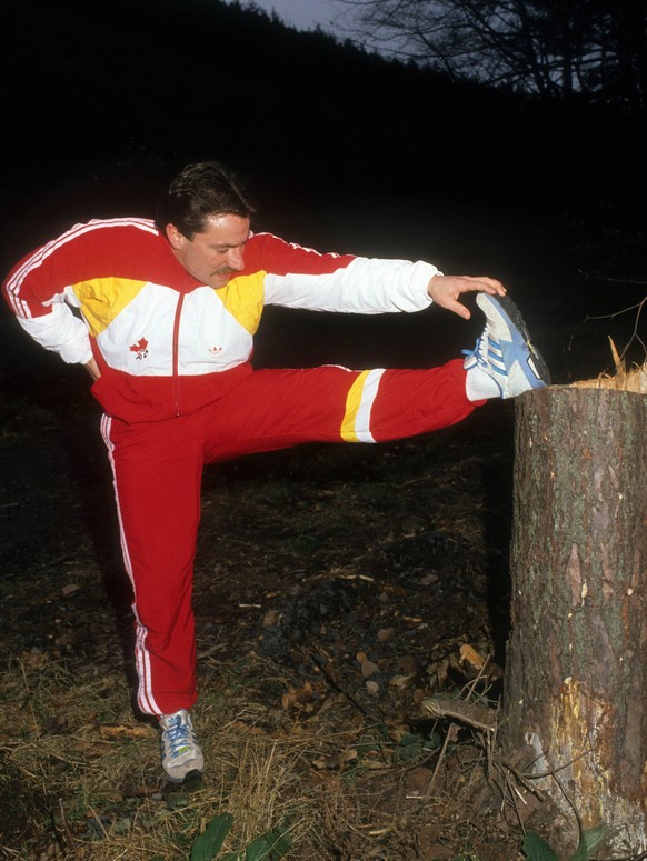 Bildnummer: 06679798 Datum: 10.01.1990 Copyright: imago/Ferdi Hartung
Wolfram Wuttke (BR Deutschland / 1. FC Kaiserslautern) beim Waldlauf; 201 Herren Fussball Vdia xmk hoch o0 1989 1990 Aufnahmedatum ...