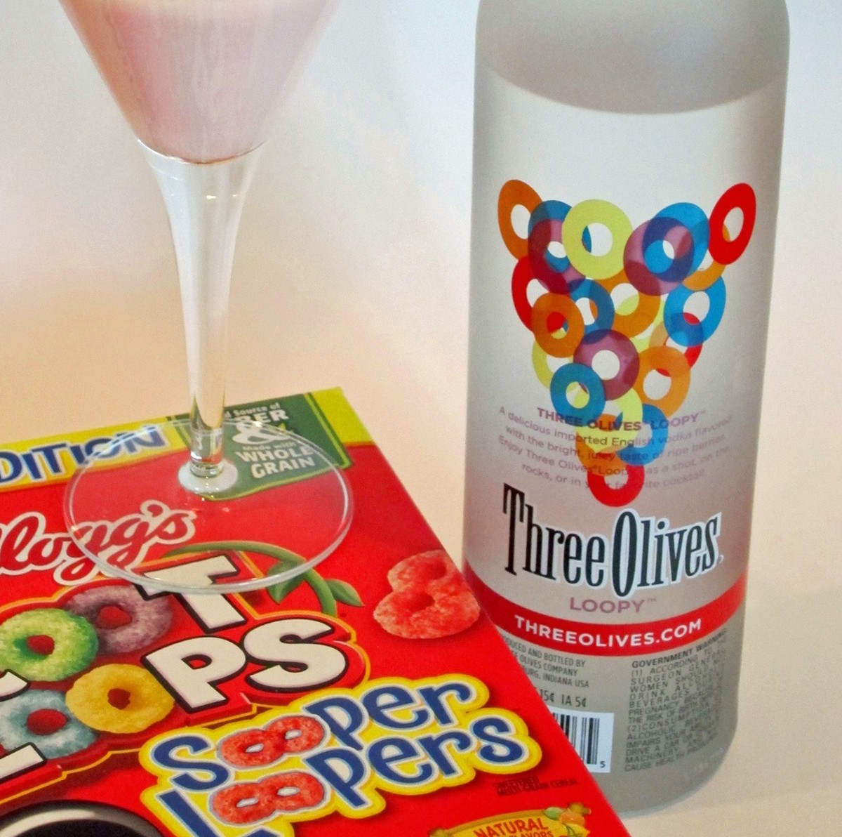 Three Olives Loopy Vodka wodka fruit froot loops frühstück breakfast cereal essen food drinks cocktails https://shakebakeandparty.files.wordpress.com/2012/04/img_1476.jpg
