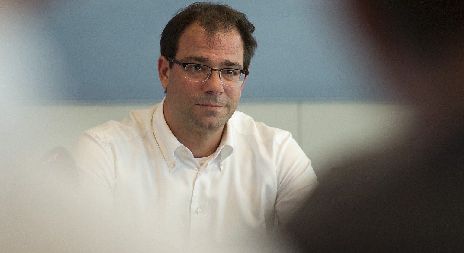 Georg Heitz, Verwaltungsrat und Sportdirektor des FC Basel, spricht an einer Medienkonferenz des FC Basel 1893 im Stadion St. Jakob-Park in Basel am Donnerstag, 21. Juli 2016. (KEYSTONE/Georgios Kefal ...