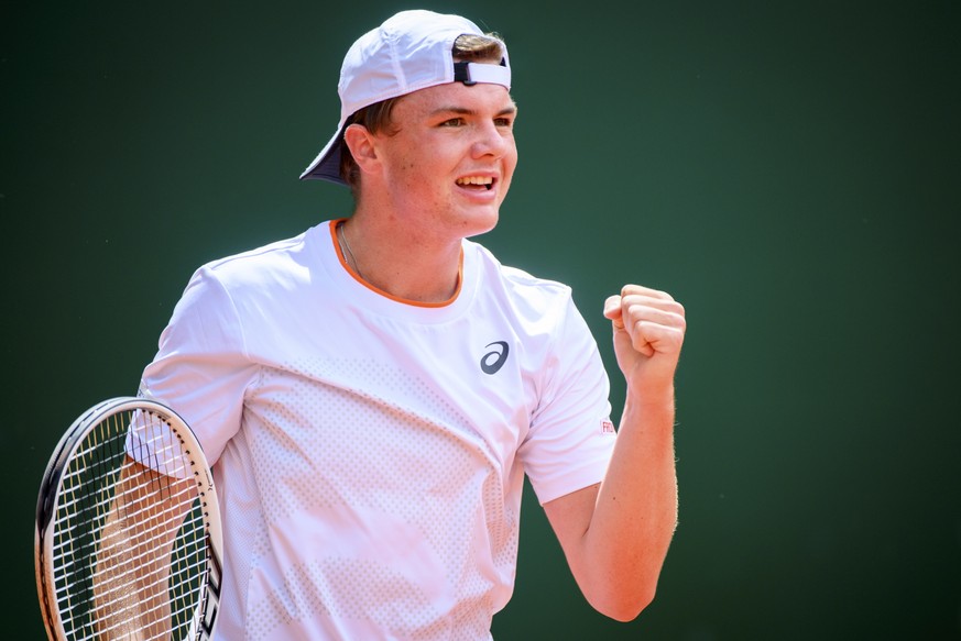epa09211877 Dominic Stephan Stricker of Switzerland celebrates winning a point to Marton Fucsovics of Hungaria during their round of 16 (1/8 final) men&#039;s match, at the ATP 250 Geneva Open tournam ...