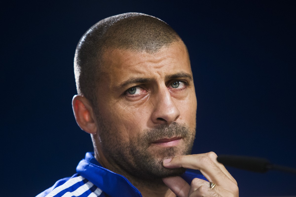 FCB-Verteidiger Walter Samuel versucht seine fehlende Geschwindigkeit mit Routine zu kompensieren.