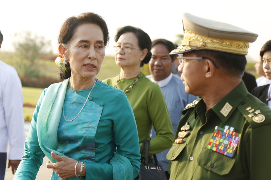 epa08979222 (FILE) - Senior General Min Aung Hlaing (R) and Myanmar Foreign Minister and State Counselor Aung San Suu Kyi (L) arrive to Naypyitaw International Airport in Naypyitaw, Myanmar, 06 May 20 ...