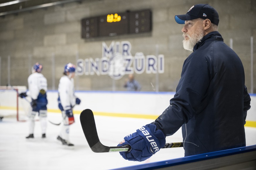 ARCHIVBILD ZUM TRAINERWECHSEL BEI DEN ZSC LIONS --- Headcoach Rikard Groenborg trainiert die Mannschaft im ersten Eistraining der ZSC Lions in der Swiss Life Arena am Dienstag, 6. September 2022 in Zu ...