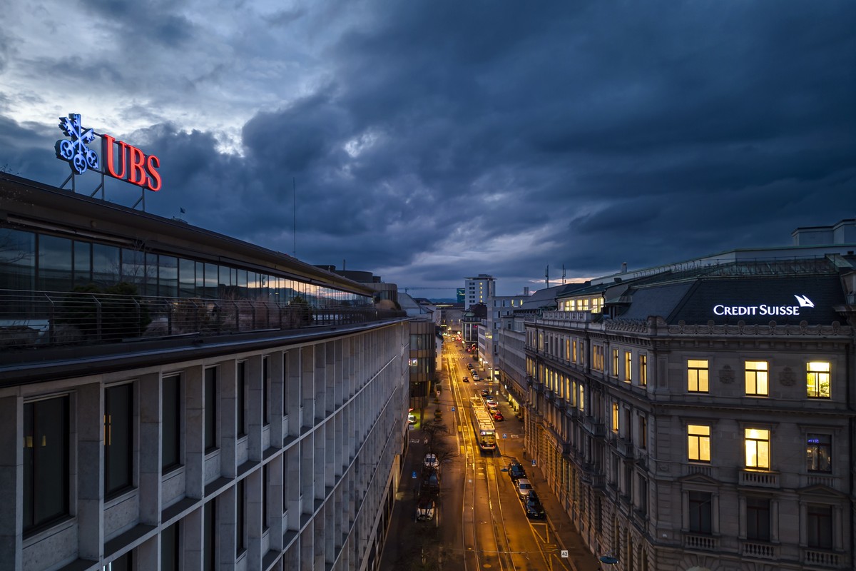 epa10532655 An aerial view shows the headquarters of the Swiss banks Credit Suisse (R) and UBS (L), at Paradeplatz in Zurich, Switzerland, 19 March 2023. The bank UBS takes over Credit Suisse for 2 bi ...