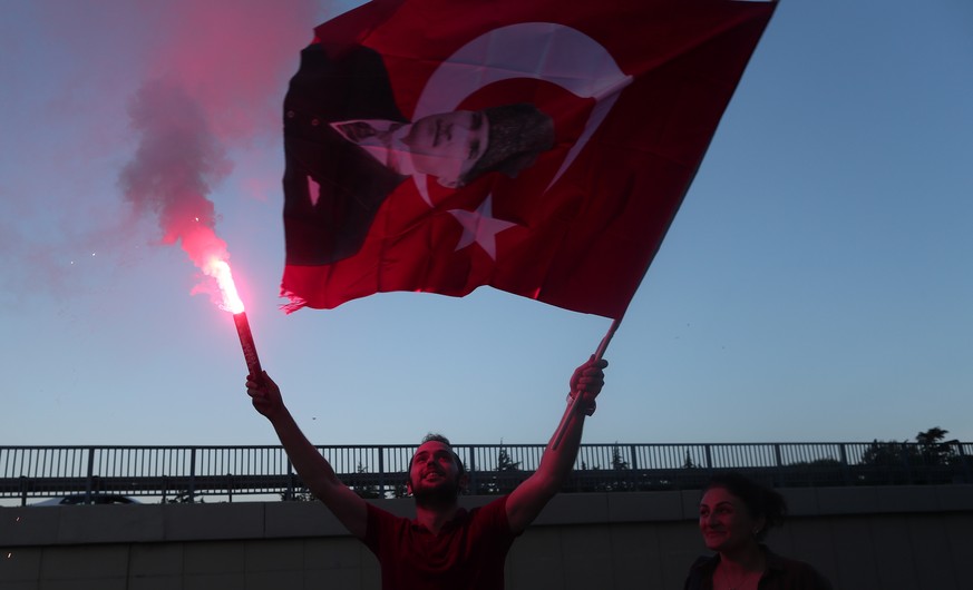 epa07668943 Supporters of Republican People&#039;s Party (CHP) candidate for mayor of Istanbul Ekrem Imamoglu celebrate after the Istanbul mayoral elections re-run, in Istanbul, Turkey, 23 June 2019.  ...