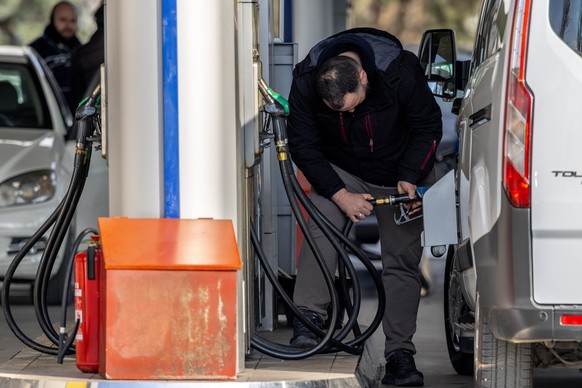 epa12807423 Motorists queue at a gas station in Skopje, North Macedonia, 09 March 2026. After the Regulatory Commission announced an increase in petrol and diesel prices at gas stations, people rushed ...