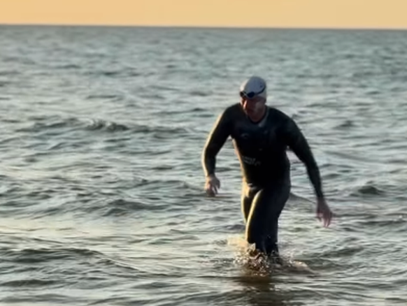 Kubkowski Pole schwimmt von Schweden nach Polen