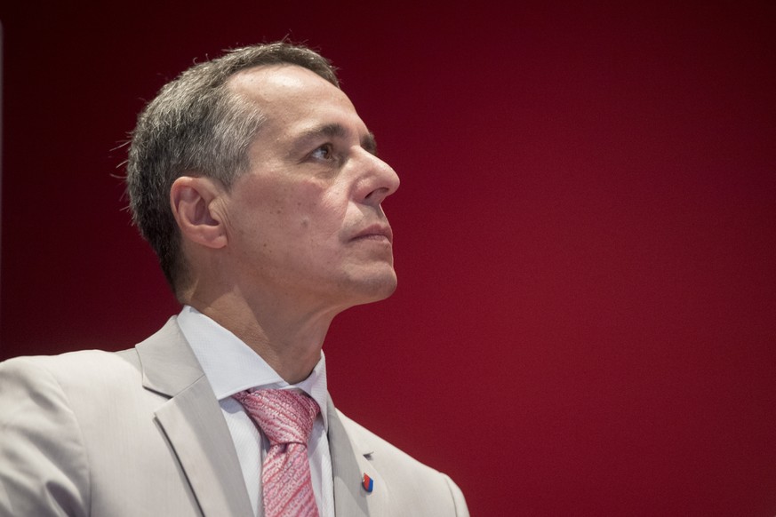 Der FDP Bundesratskandidat Ignazio Cassis anlaesslich der ersten Station der FDP Roadshow zu den Bundesratskandidaten am Sonntag, 21. August 2017, in Zug. (KEYSTONE/Urs Flueeler)