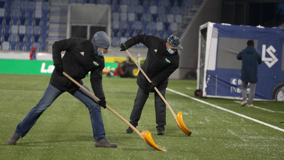 Lausanne's staff remove ice in pitch, prior the Super League soccer match of Swiss Championship between FC Lausanne-Sport and Servette FC, at the Stade de la Tuiliere, in Geneva, Switzerland, Sat ...