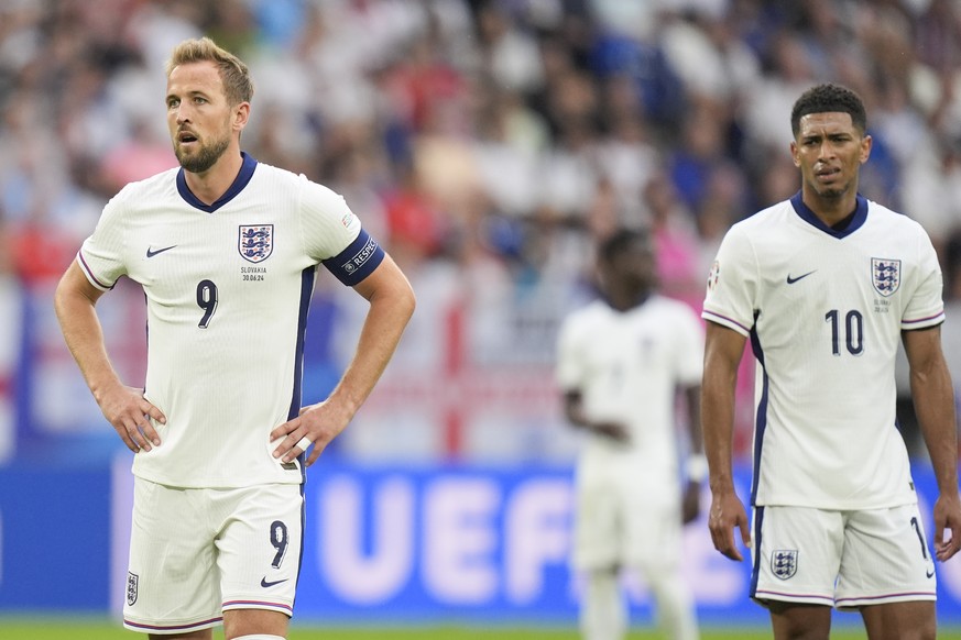 England&#039;s Harry Kane, left, and Jude Bellingham stand on the pitch during a round of sixteen match between England and Slovakia at the Euro 2024 soccer tournament in Gelsenkirchen, Germany, Sunda ...