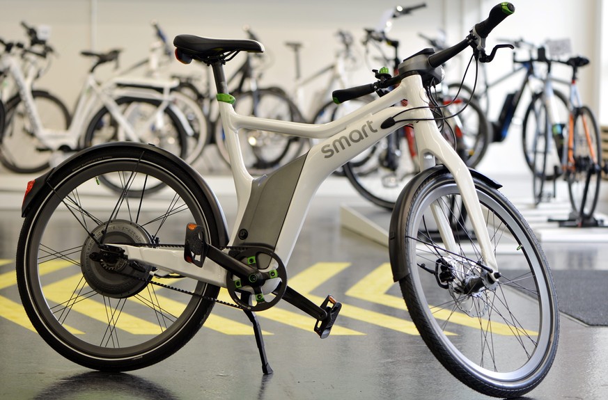 Ein Elektrobike der Marke smart, fotografiert in einem Fachgeschaeft fuer E-Bikes in Zuerich am Donnerstag, 16. August 2012. Unter Elektrobikes oder E-Bikes werden Zweiraeder verstanden, die fuer die  ...