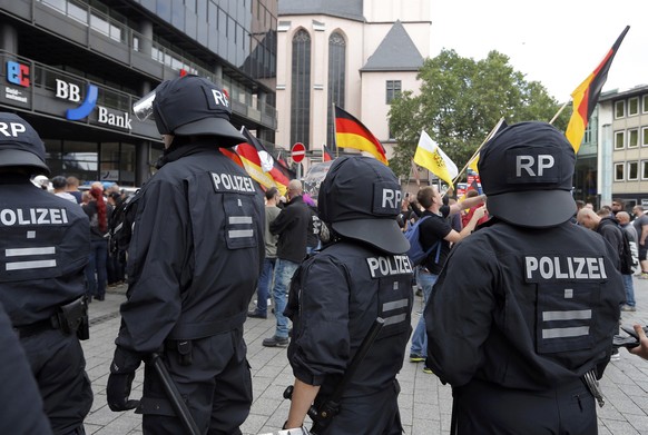 German riot police stand in front of protesters against Turkish President Tayyip Erdogan during a pro-government protest in Cologne, Germany July 31, 2016. REUTERS/Vincent Kessler