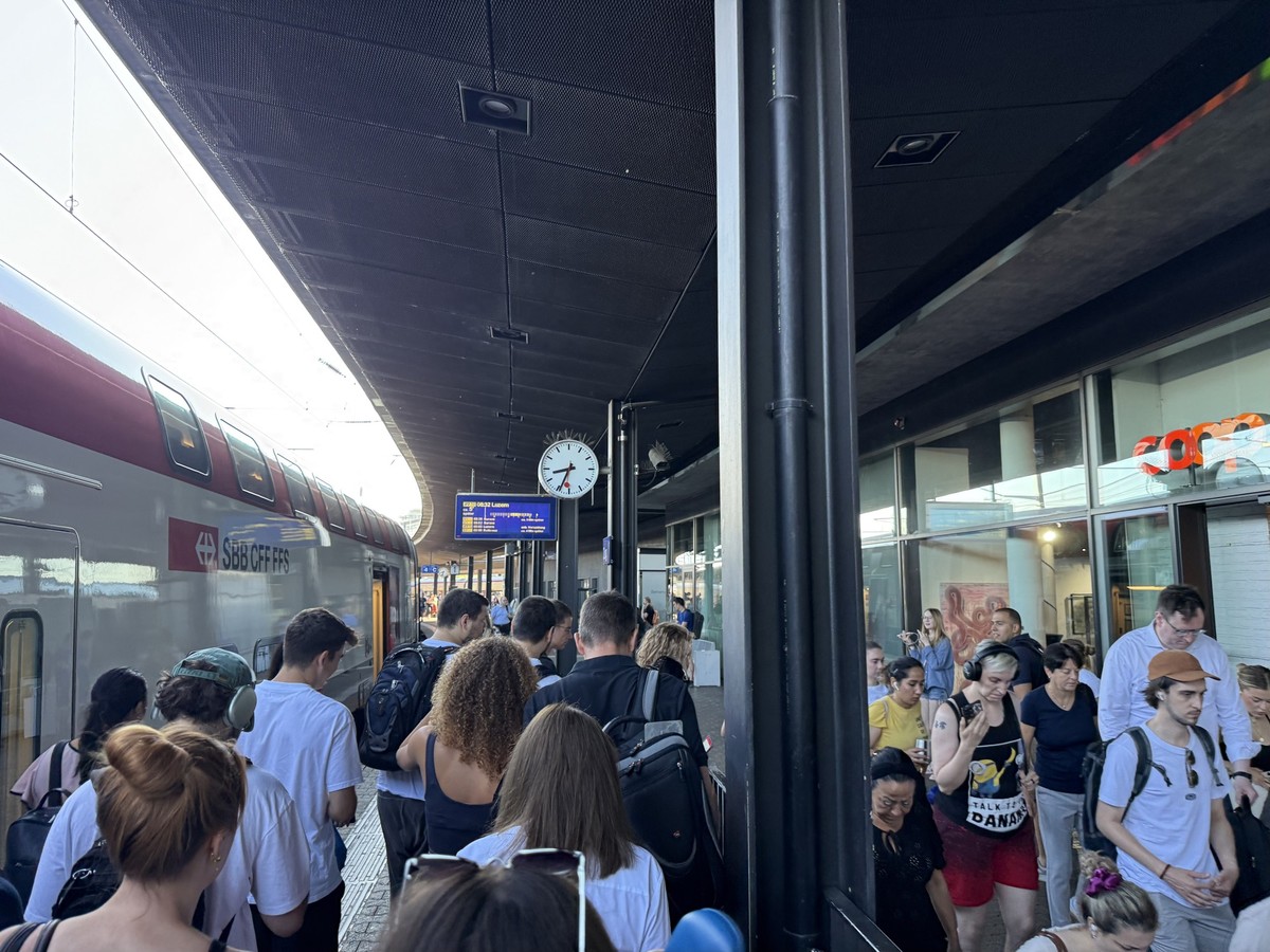 Zug Bahnhof
