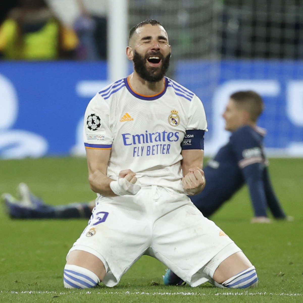 epa09813728 Real Madrid's Karim Benzema celebrates after winning the UEFA Champions League round of 16, second leg soccer match between Real Madrid and Paris Saint-Germain (PSG) in Madrid, Spain, ...