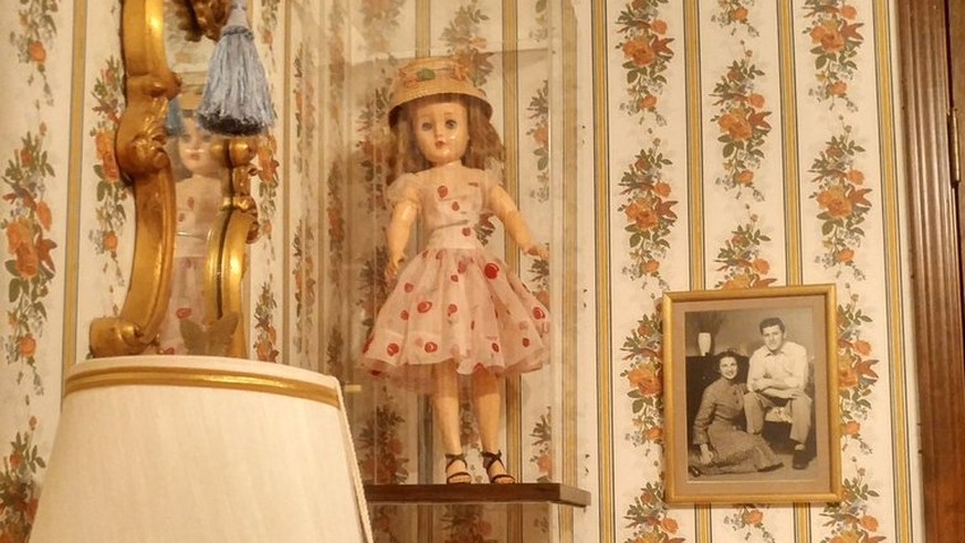 #NightmareBeforeChristmas: Eine Britin muss das Gästezimmer bei Oma mit unheimlichen Puppen teilen.