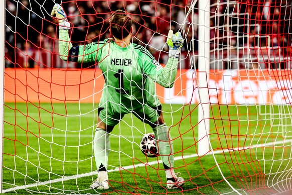 epa12892388 Goalkeeper Manuel Neuer of Bayern Munich holds onto the goal net after conceding the 1-2 goal during the UEFA Champions League quarter-finals, 2nd leg match FC Bayern Munich against Real M ...