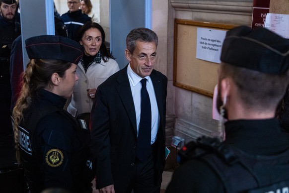 epa10349495 Former French president Nicolas Sarkozy (C) arrives at the court for an appeal trial for corruption and influence peddling in Paris, France, 05 December 2022. Sarkozy is appealing in court ...