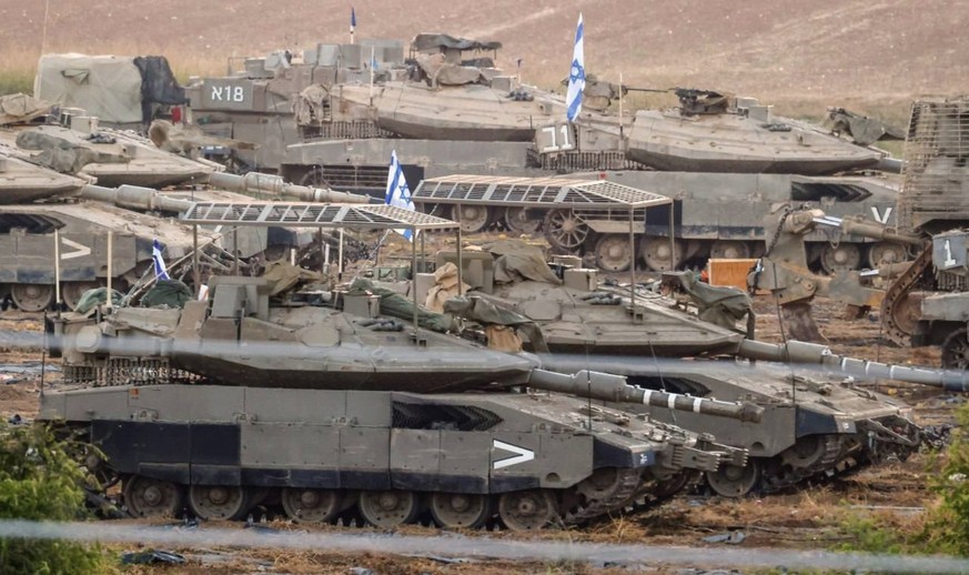 Israelische Panzer mit Metallkäfig als Schutz vor Drohnenangriffen.