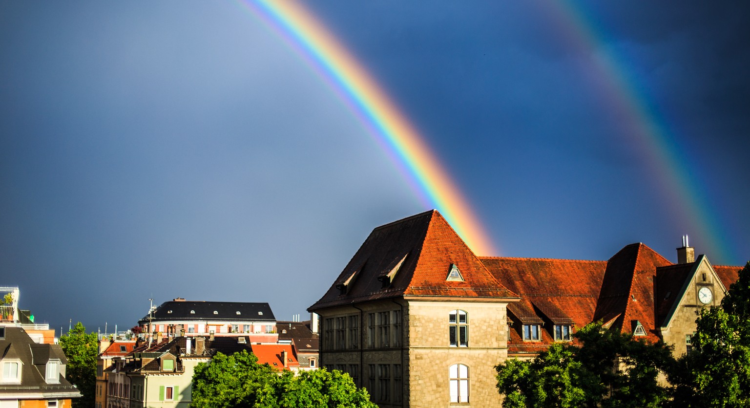 In der Schweiz ist es nur dem Regenbogen gestattet, unbescheiden zu leuchten und zu strahlen. Alle anderen sollen sich gefälligst im Mittelmass bewegen.&nbsp;