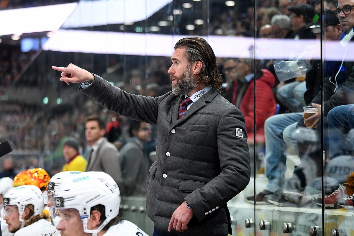Fribourg's Head Coach Christian Dube, during the preliminary round game of National League A (NLA) Swiss Championship 2022/23 between HC Ambri Piotta and Fribourg Gott�ron at the Gottardo Arena i ...