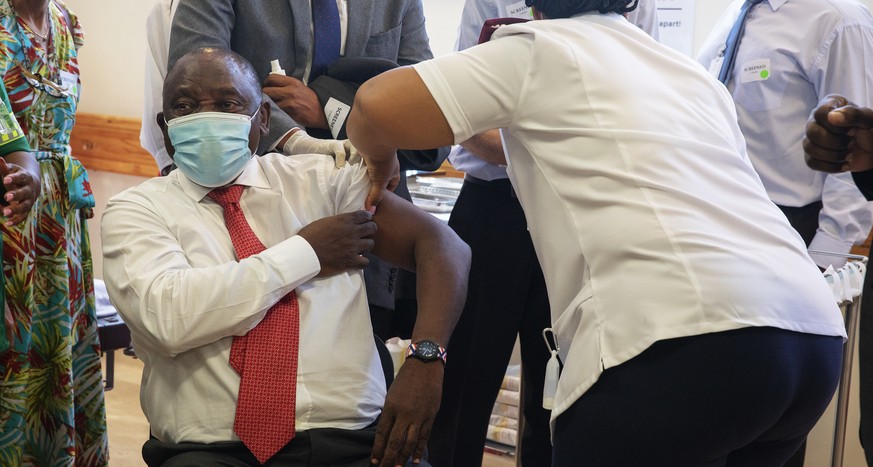 In Südafrika wird seit dem 17. Februar mit dem Impfstoff von Johnson &amp; Johnson geimpft – vorerst nur medizinisches Personal. Und natürlich Präsident Cyrill Ramaphosa (Bild).