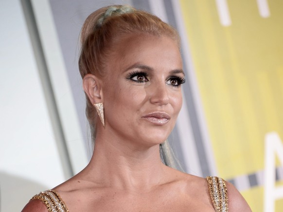 epa04906138 Britney Spears arrives on the red carpet for the 32nd MTV Video Music Awards at the Microsoft Theater in Los Angeles, California, USA, 30 August 2015. EPA/PAUL BUCK