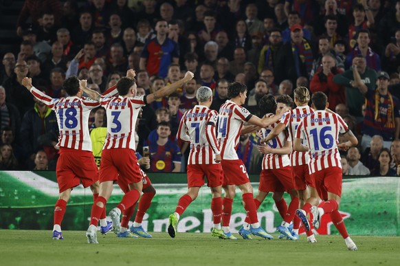 epa12876127 Atletico's Julian Alvarez (3-R) celebrates with his teamamtes after scoring the 0-1 goal during the UEFA Champions League quarter-final first leg soccer match between FC Barcelona and ...