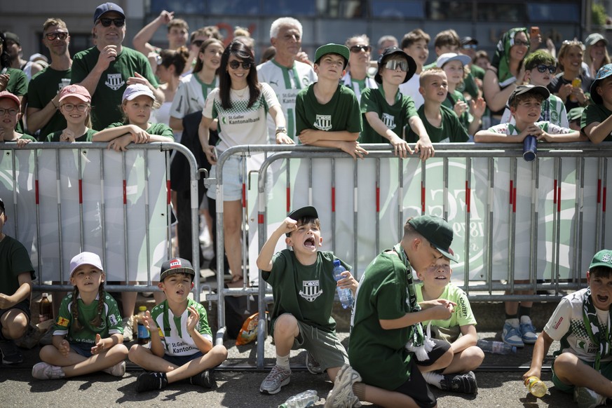 Fans des FC St. Gallen bejubeln das 0-1 durch Tom Gaal beim Public Viewing des Fussball Cupfinal zwischen dem FC Stade Lausanne-Ouchy und dem FC St. Gallen, am Sonntag, 24. Mai 2026, in St. Gallen. (K ...