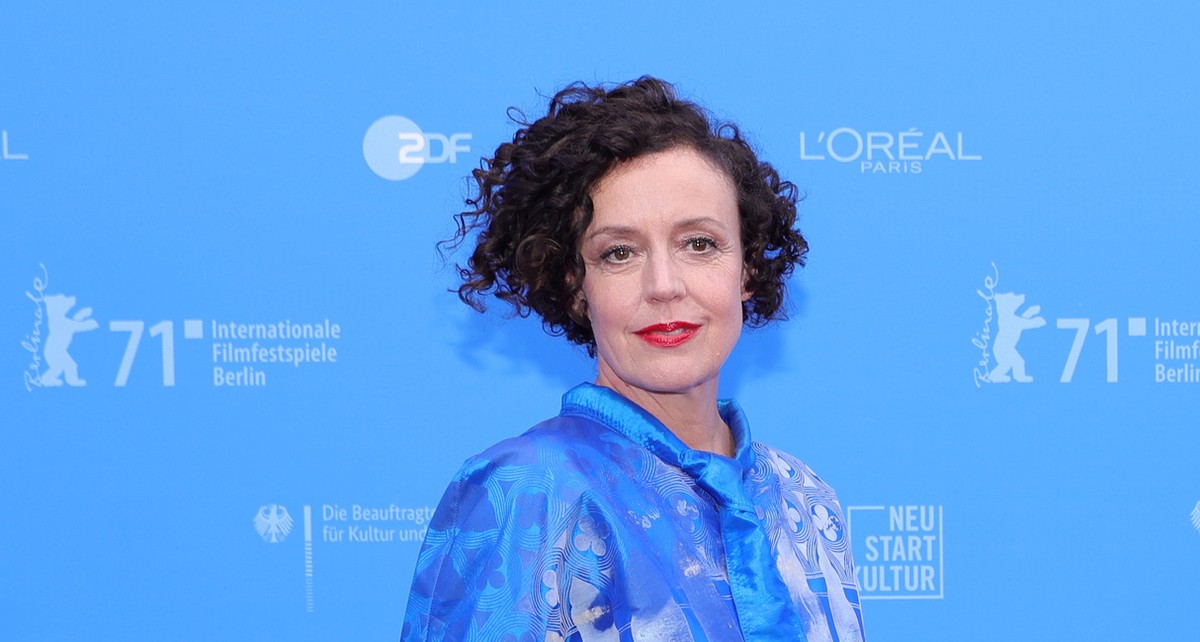 epa09271183 Maria Schrader (L) and Berlinale Artistic Director Carlo Chatrian (R) attend the European Shooting Stars Awards and 'Ich bin dein Mensch' (I'm Your Man) premiere during the  ...