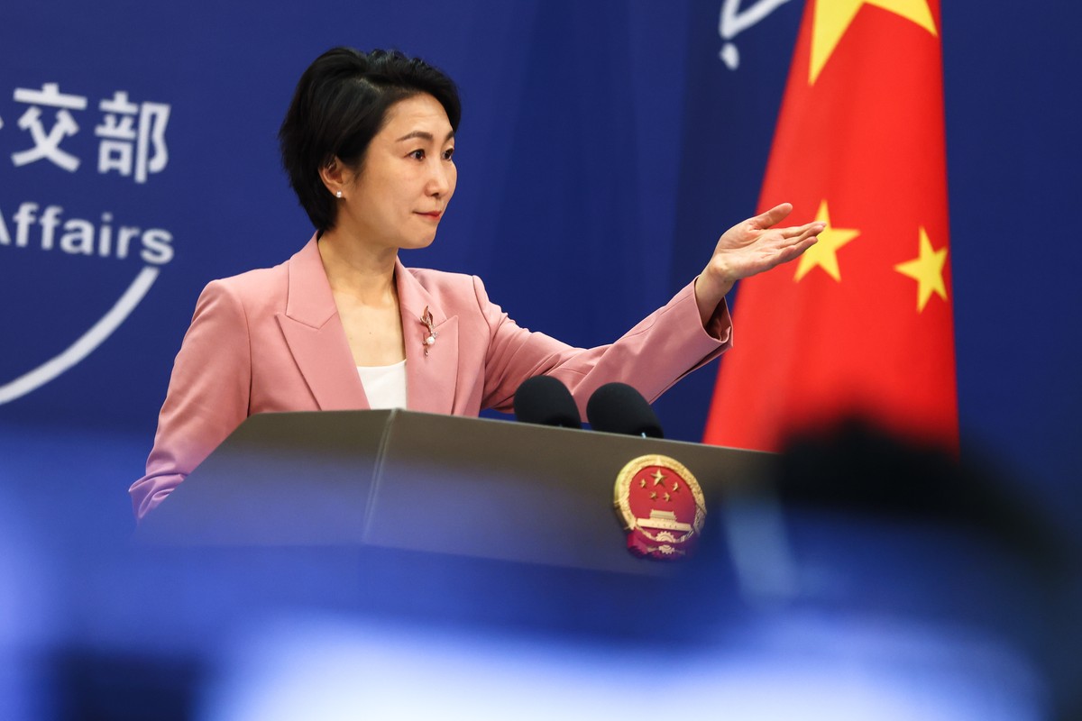 epaselect epa11765992 China's Ministry of Foreign Affairs spokesperson, Mao Ning, gestures during a press conference in Beijing, China, 09 December 2024. Ning commented on the political situation ...