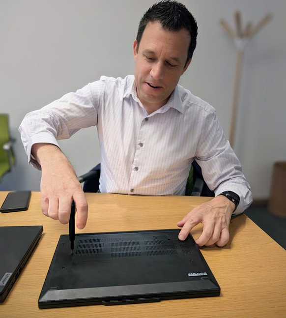 Das neue ThinkPad T14 Gen 5 hat im Reparatur-Test der Reparaturexperten von iFixit 9 von 10 Punkte erhalten.