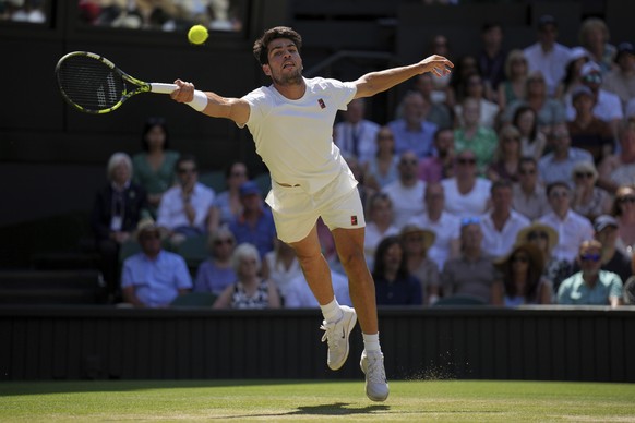&lt;p&gt;Im Halbfinal gegen Taylor Fritz muss sich Carlos Alcaraz seeeeehr lange machen.&lt;/p&gt;