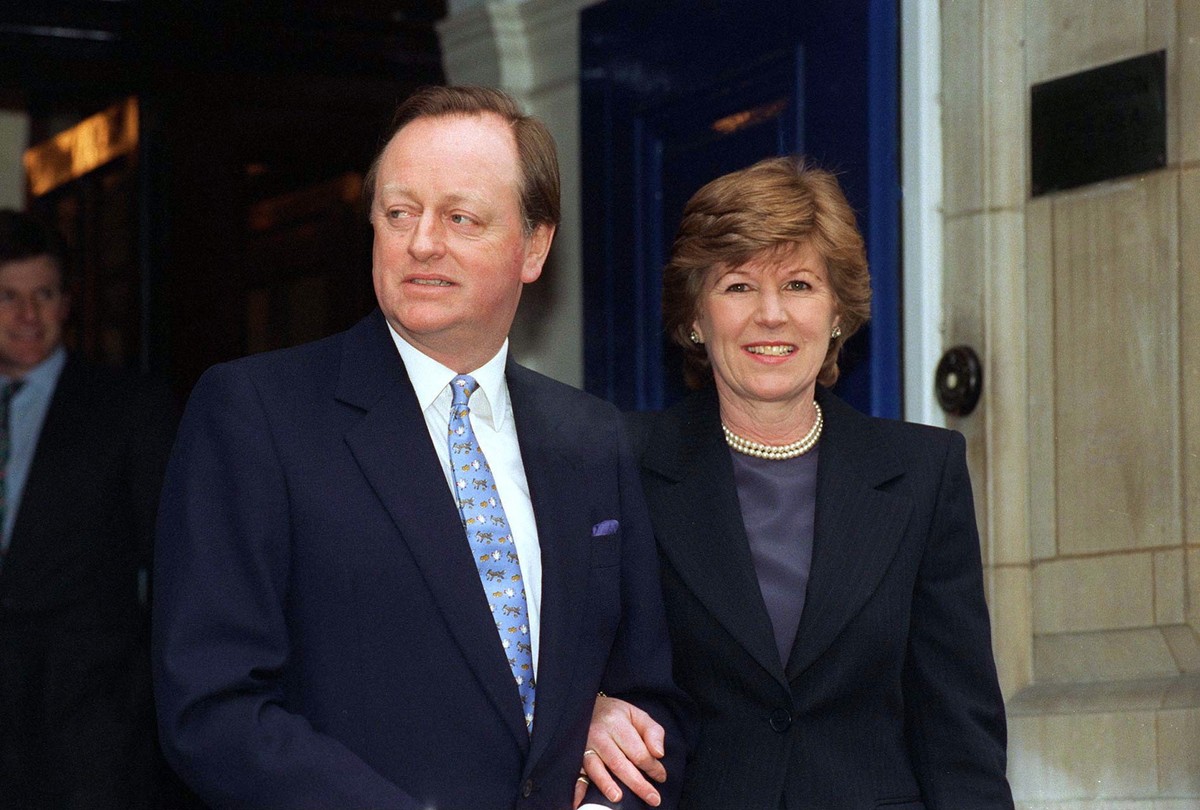 LONDON, UNITED KINGDOM - FEBRUARY 07, 1996: Andrew And Rosemary Parker-bowles At Their Wedding, Chelsea Registry Office, Kings Road, London (Photo by Tim Graham Photo Library via Getty Images)
