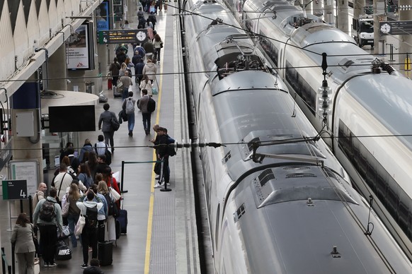 epa12074398 High-speed trains bound for Madrid at Santa Justa station in Seville, Spain, 05 May 2025, after the train connection between Seville and Madrid was interrupted the previous day due to the  ...