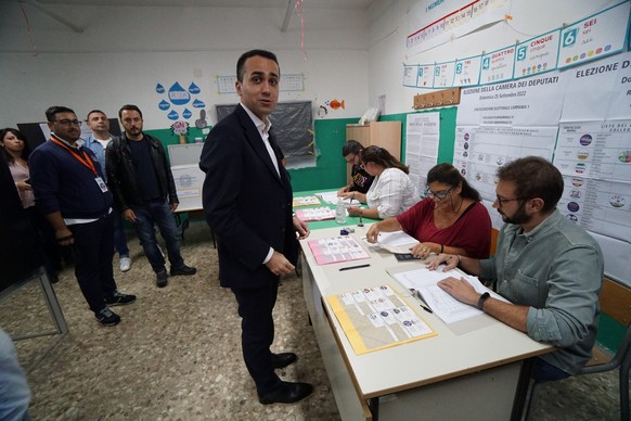 epa10205518 Italian Foreign Minister and leader of Civic Commitment Luigi Di Maio, votes at a polling station, Naples, Italy, 25 September 2022. Italy holds its general snap election on 25 September f ...