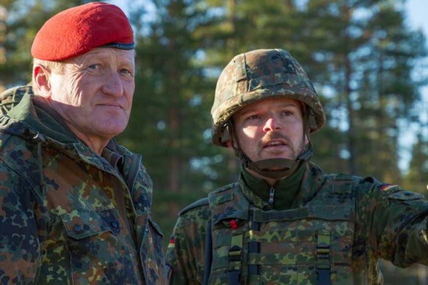 Generalleutnant Erhard Bühler besucht Soldaten in Rena/Norwegen bei der NATO-Großübung Trident Juncture 2018, am 28.10.2018.