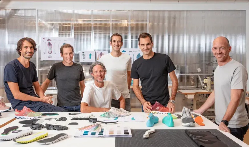 Die On-Equipe mit Tennis-Star und Miteigentümer Roger Federer.