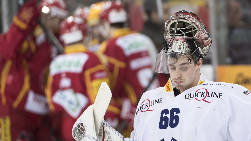 Während hinten die Emmentaler jubeln, macht Biel-Goalie Meili ein langes Gesicht.